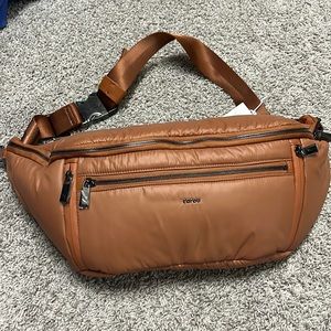 Caraa Medium Sling Bag in Clay